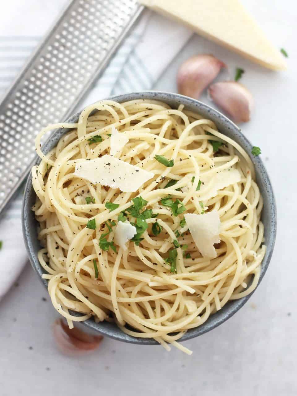 Overhead shot of the garlic parmesan spaghetti in a bowl.