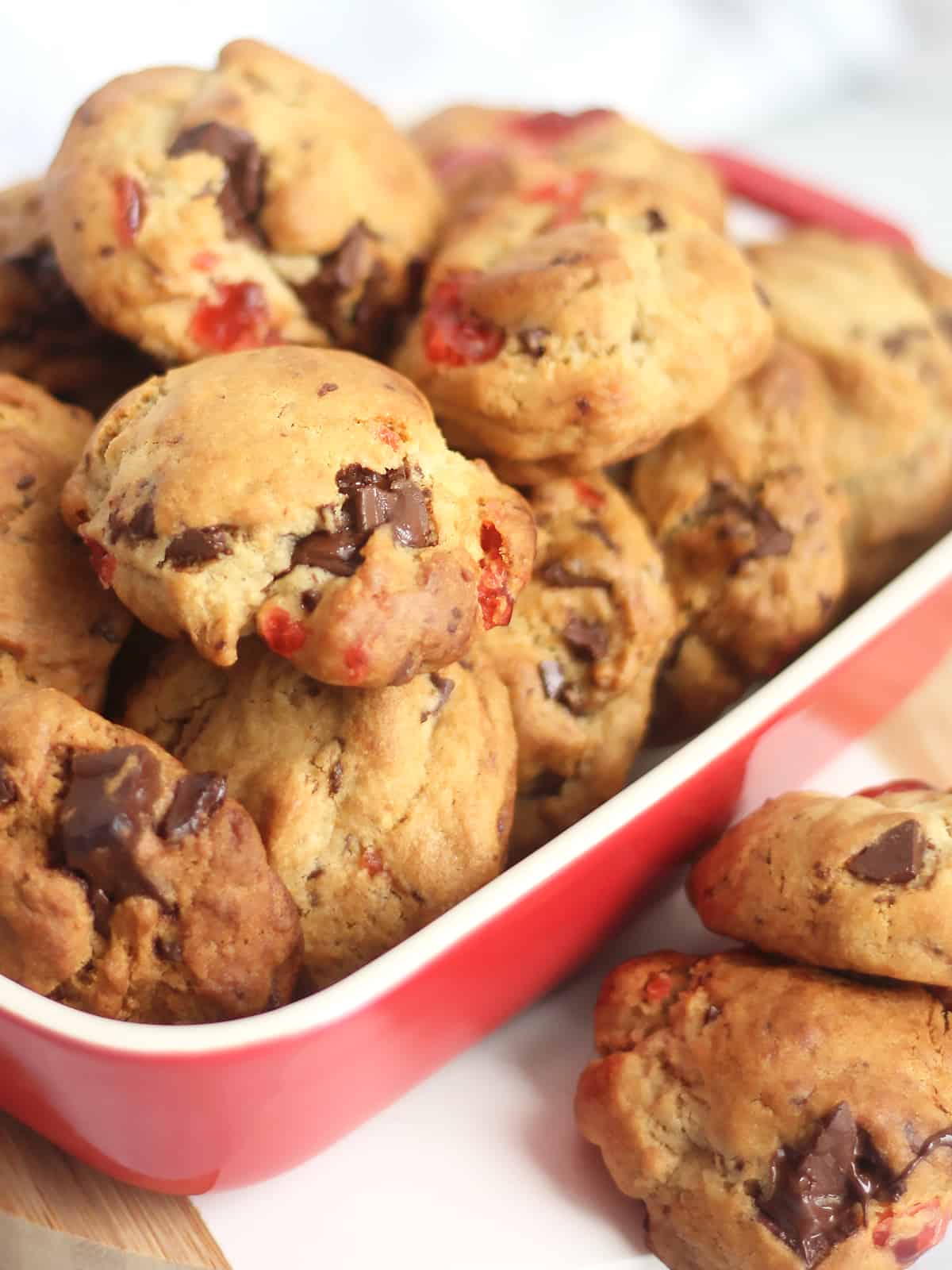 Cookies in a red serving dish.