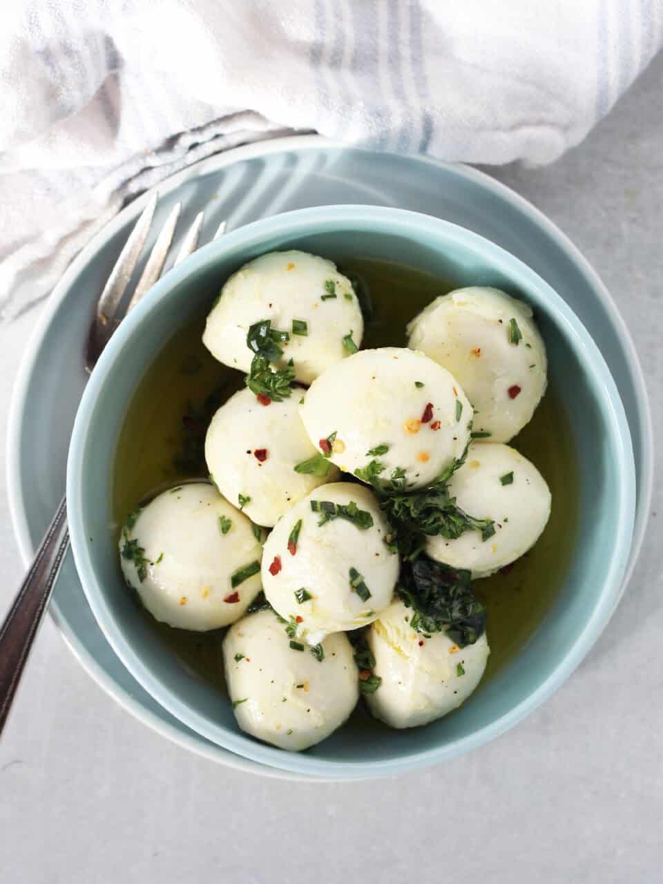 A small bowl with Bocconcini balls.