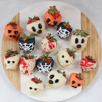 Decorated Halloween chocolate covered strawberries.