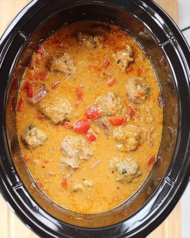 Thai meatballs and curry in a slow cooker.